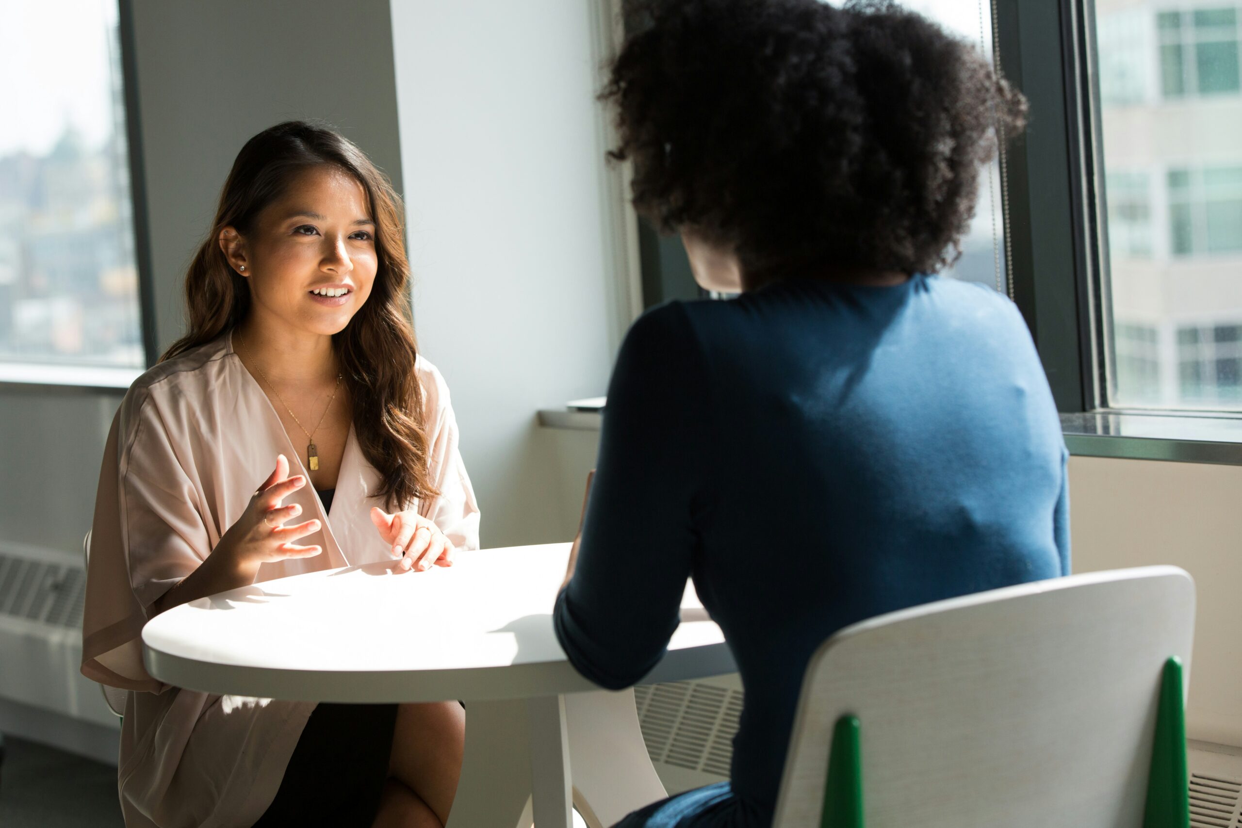 Clinical supervisor mentoring a colleague in conversation